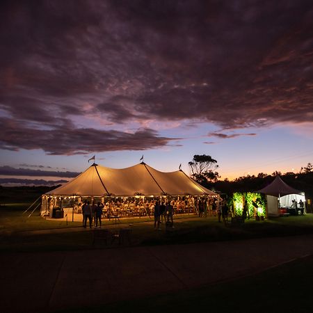 Pullman Magenta Shores Resort Entrance Zewnętrze zdjęcie The tent at the 2011 Australian Open