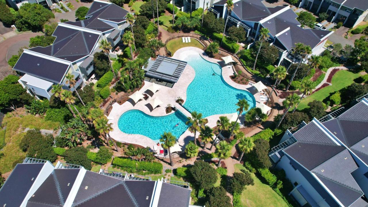 Pullman Magenta Shores Resort Entrance Zewnętrze zdjęcie Aerial view of the pool at the clubhouse