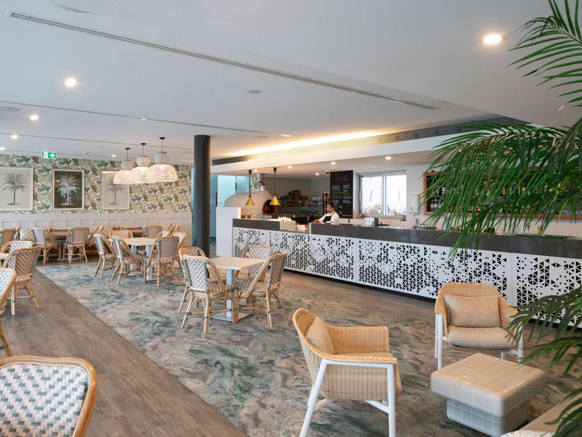 Pullman Magenta Shores Resort Entrance Zewnętrze zdjęcie The lounge at the airport