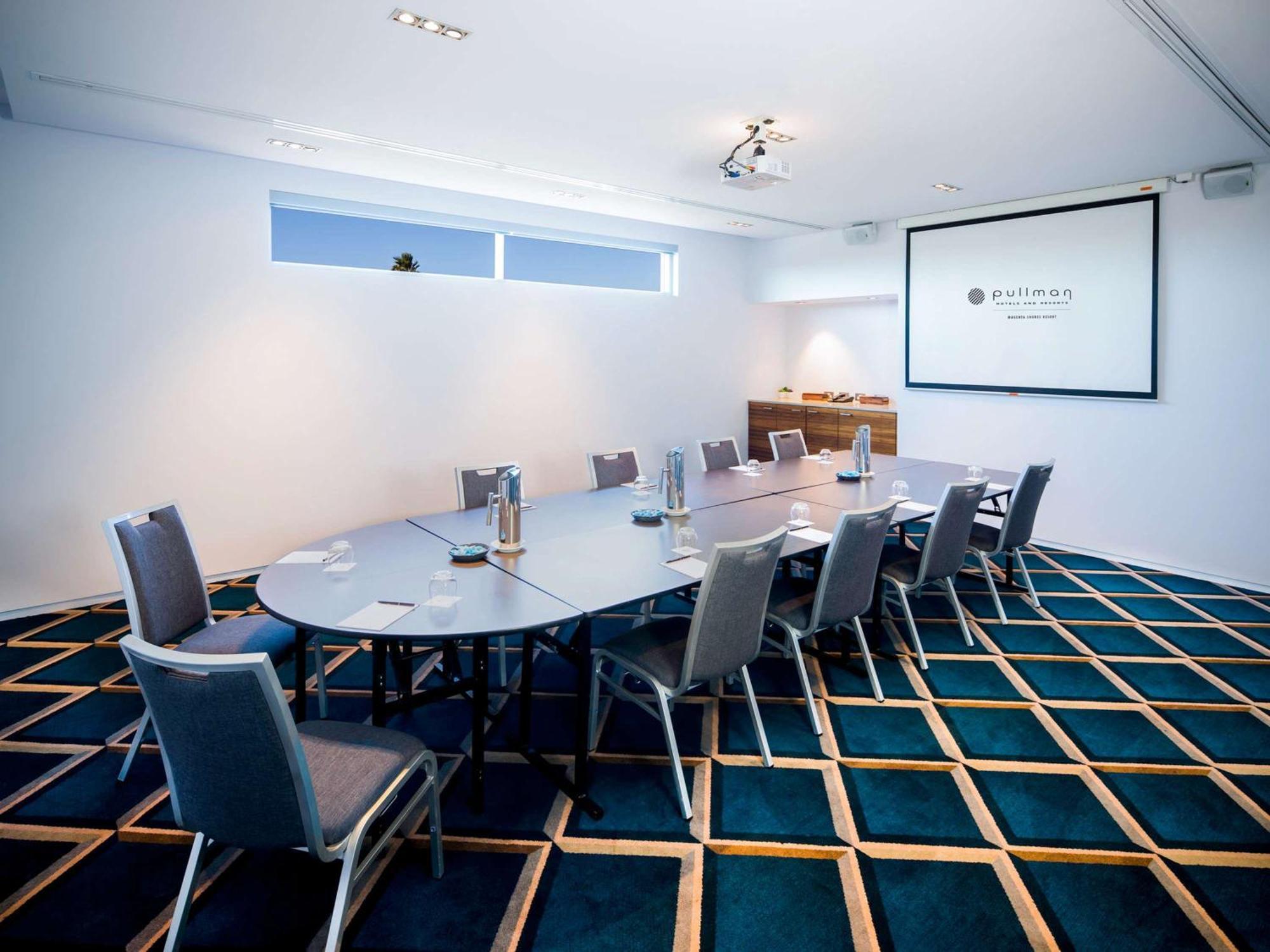 Pullman Magenta Shores Resort Entrance Zewnętrze zdjęcie The boardroom at the London office