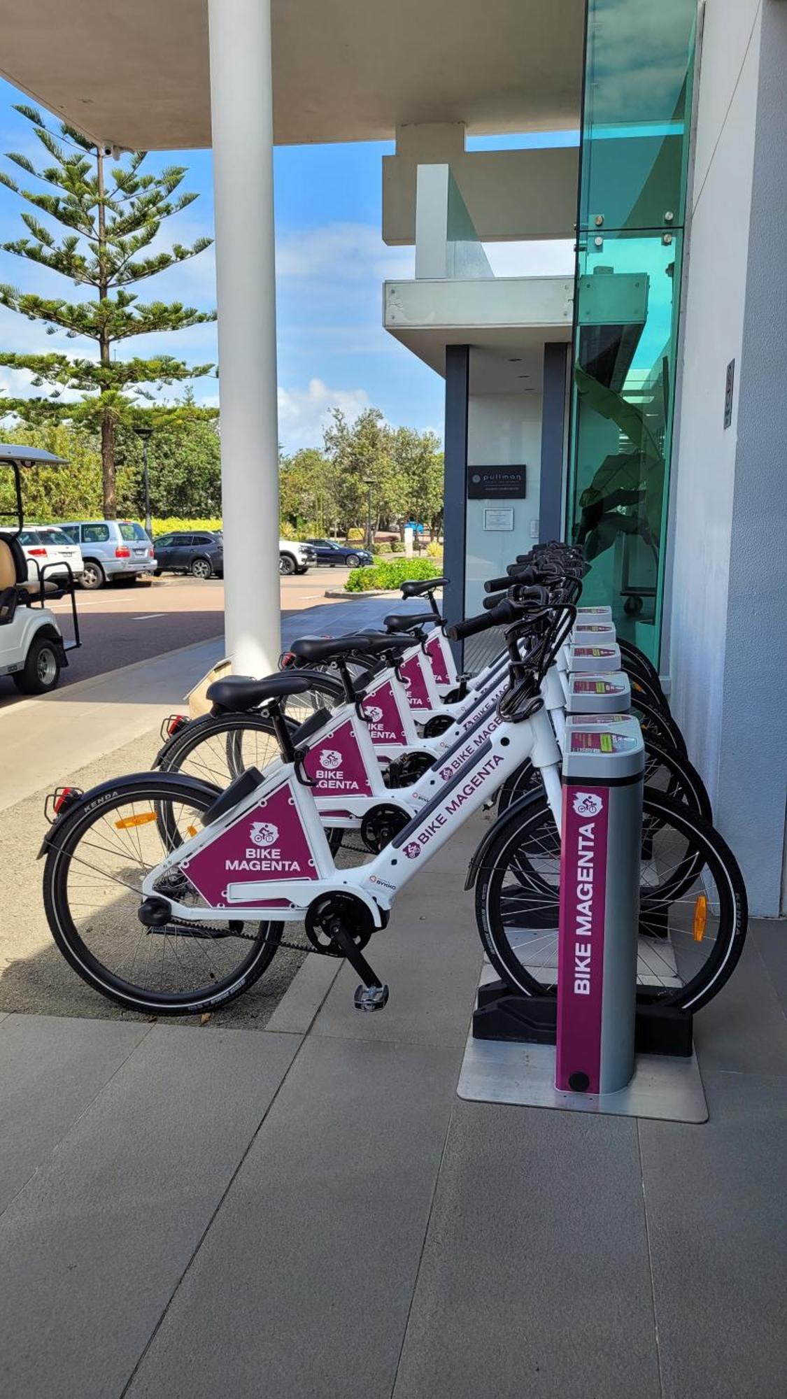 Pullman Magenta Shores Resort Entrance Zewnętrze zdjęcie Bike share bikes at the University of Queensland, St Lucia campus